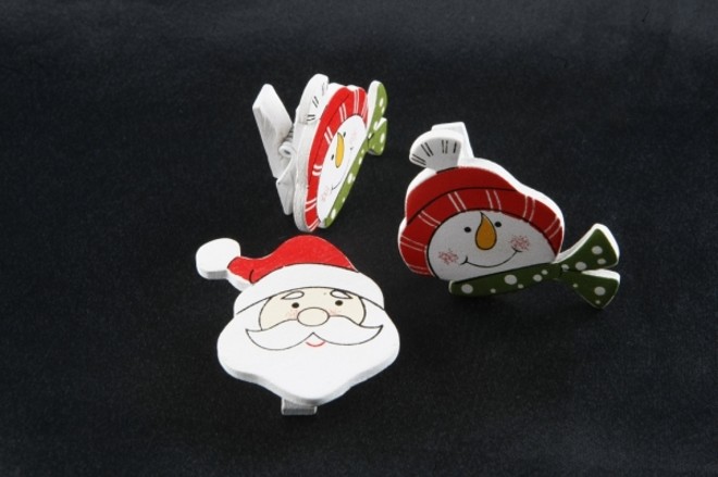 Prendedores decorados com Papai Noel e boneco de neve. Na Freezer Point, a caixa com seis unidades custa R$ 22 |