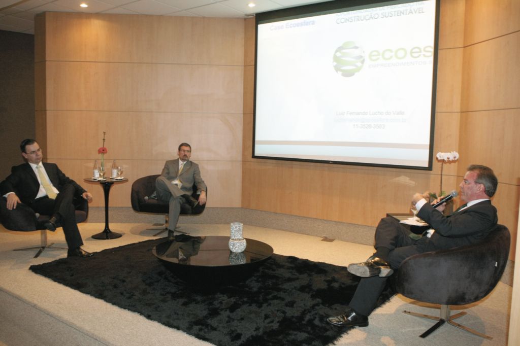 Luiz Fernando do Valle, Normando Baú e Hamilton Franck (à direita). Em debate, os prédios verdes e potencial de mercado | Pedro Serápio/Gazeta do Povo