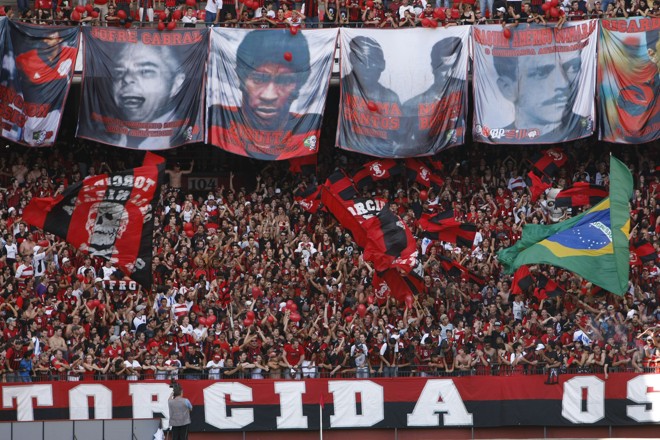 Como sempre, a torcida atleticana lotou a Arena e fez uma grande festa para o Furacão |