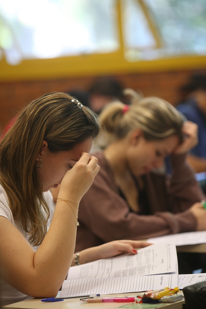 No sábado, vestibulandos resolveram 40 questões e fizeram a redação | Aniele Nascimento/ Gazeta do Povo