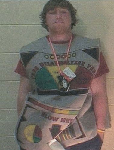 Americano vestido de bafômetro | Divulgação