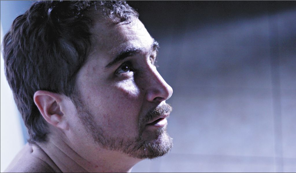 No longa-metragem de Suzana Amaral, João Miguel vive um enfermeiro que nunca viu o mar | Fotos: Divulgação