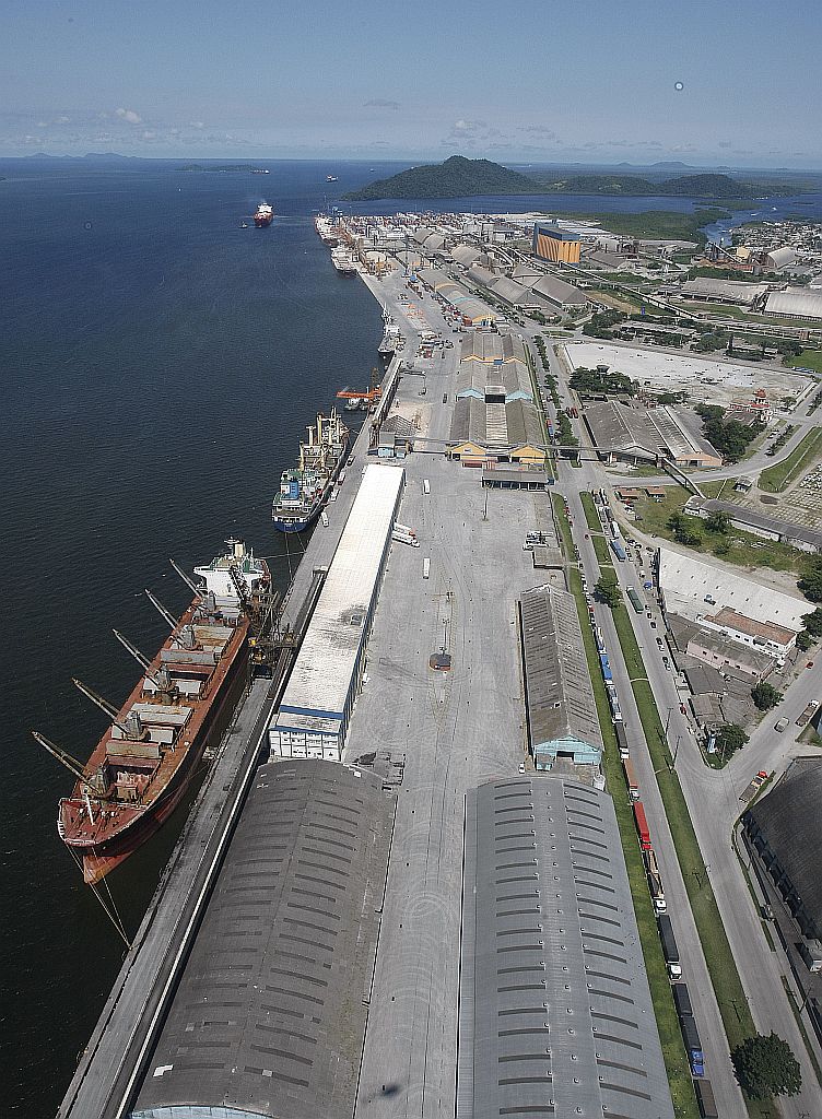 Terminal de Paranaguá: nova lei americana pode atingir as vendas brasileiras de aço, celulose, papel e alumínio | Antonio Costa/Gazeta do Povo