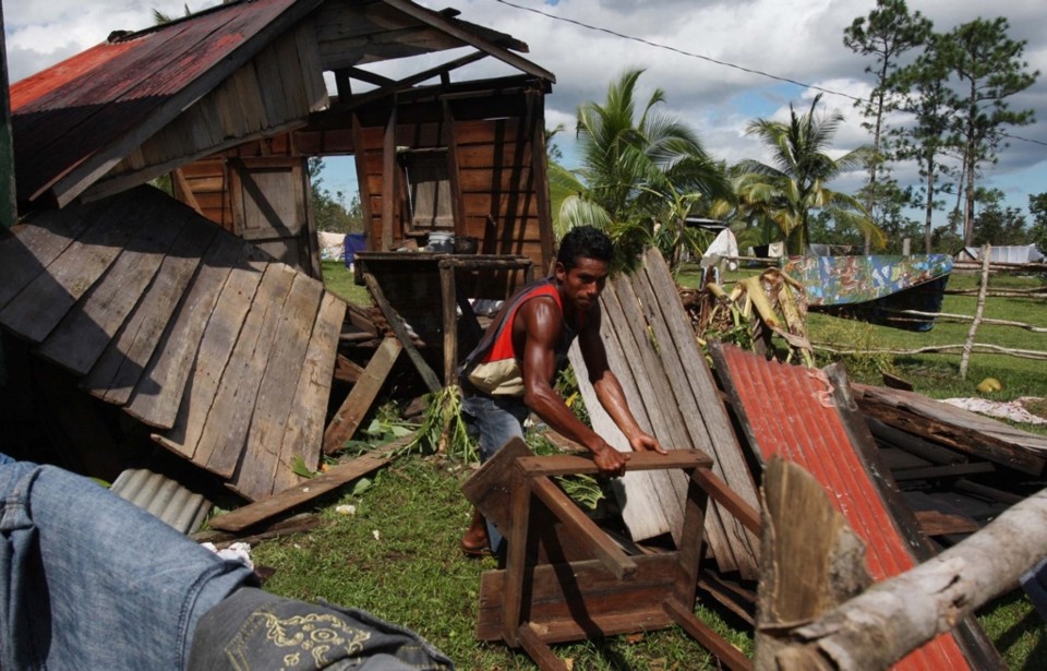 Na condição de furacão, Ida destruiu casas na Nicarágua | Reuters