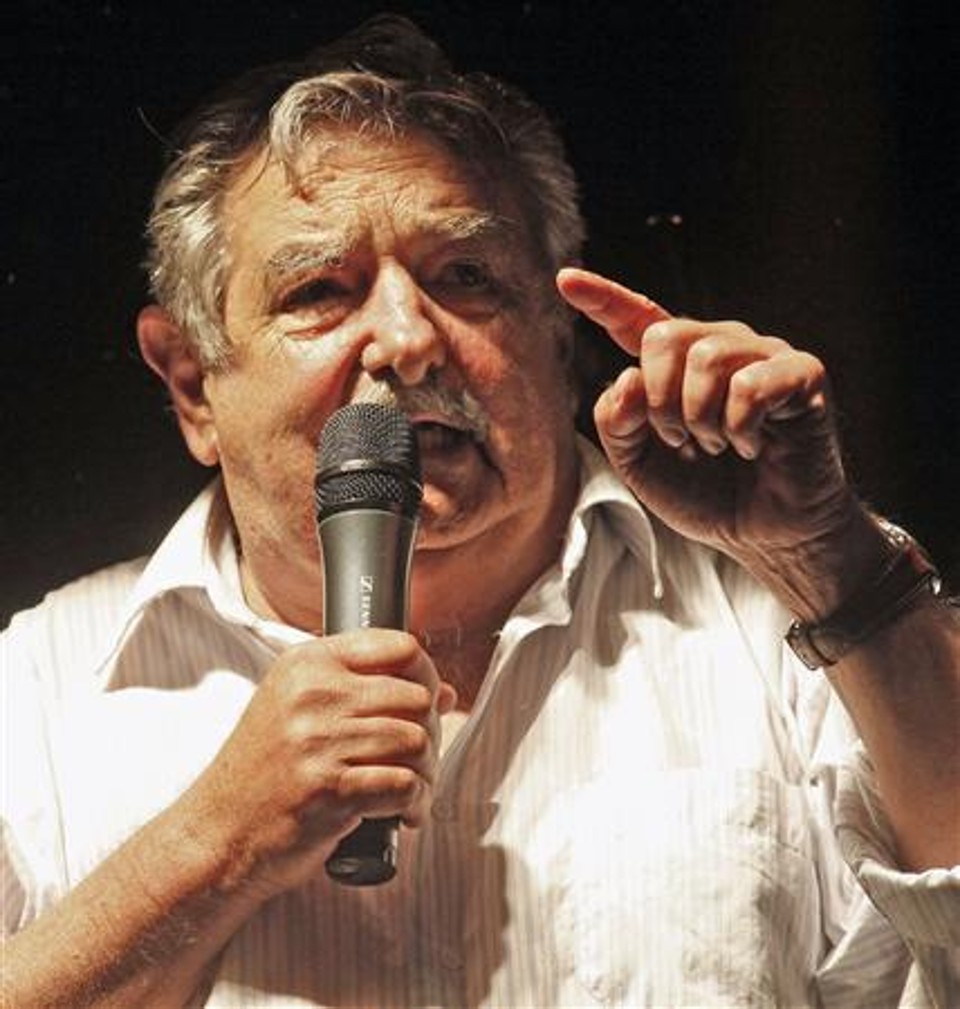 Com 98,95% dos votos contados nesta segunda, Mujica foi eleito | Reuters