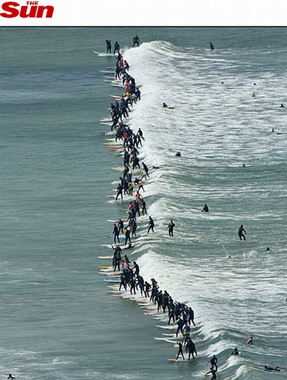 Feito ocorreu em praia na Cidade do Cabo | Reprodução/The Sun