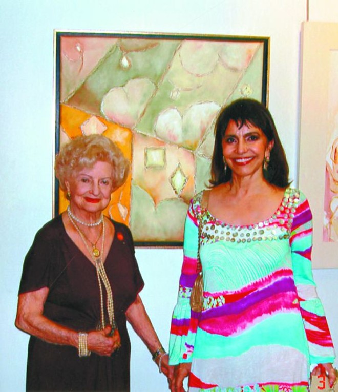 SUCESSO NAS ARTES PLÁSTICAS - Antonia Rocha Loures comemora a participação no 20º Salão de Arte do Clube Curitibano, onde expôs tela que foi muito elogiada | 