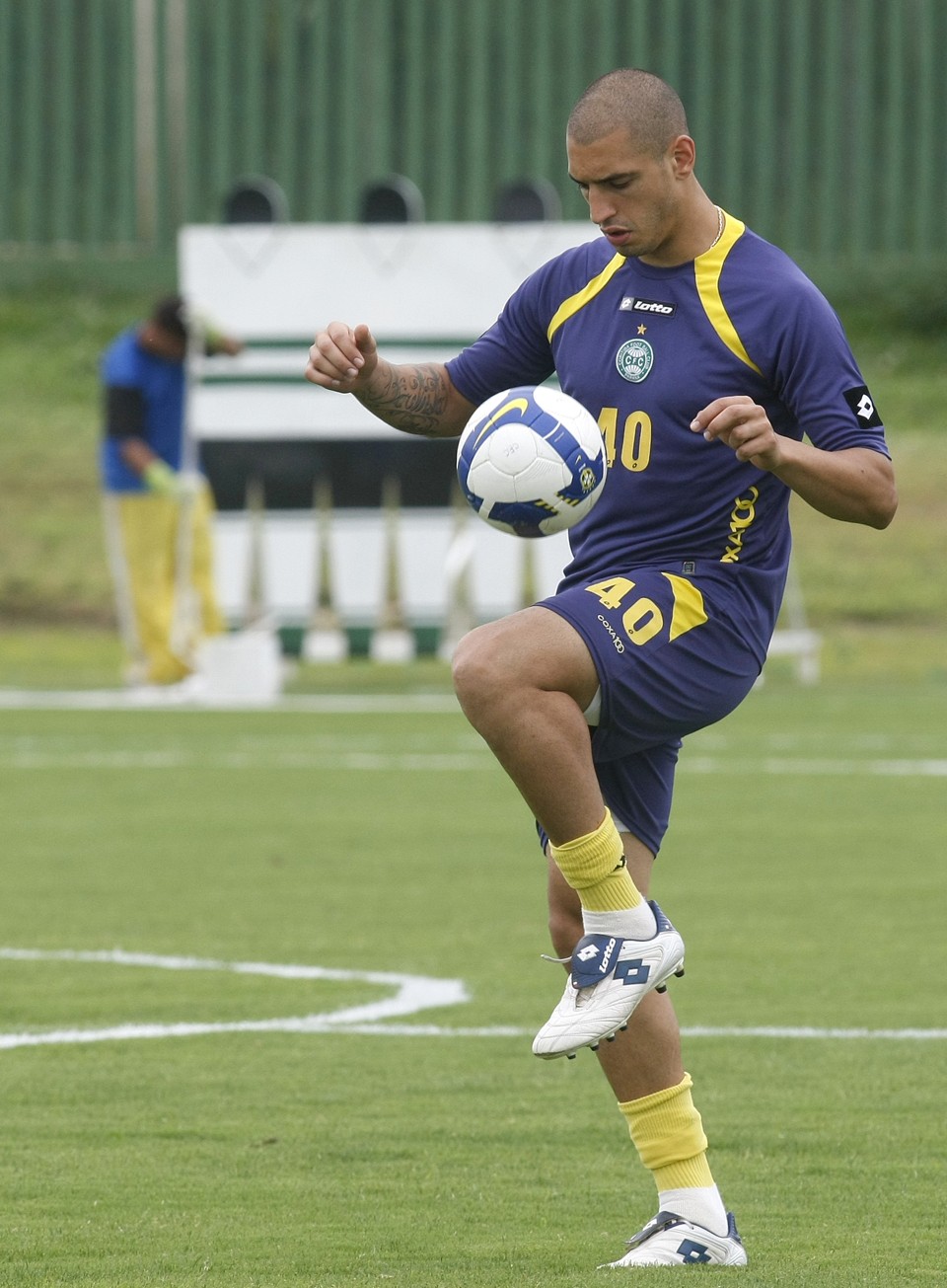 Ariel foi um dos poucos a se salvarem no Coritiba neste ano e deve seguir no clube em 2010 | Rodolfo Bührer / Agência Gazeta do Povo