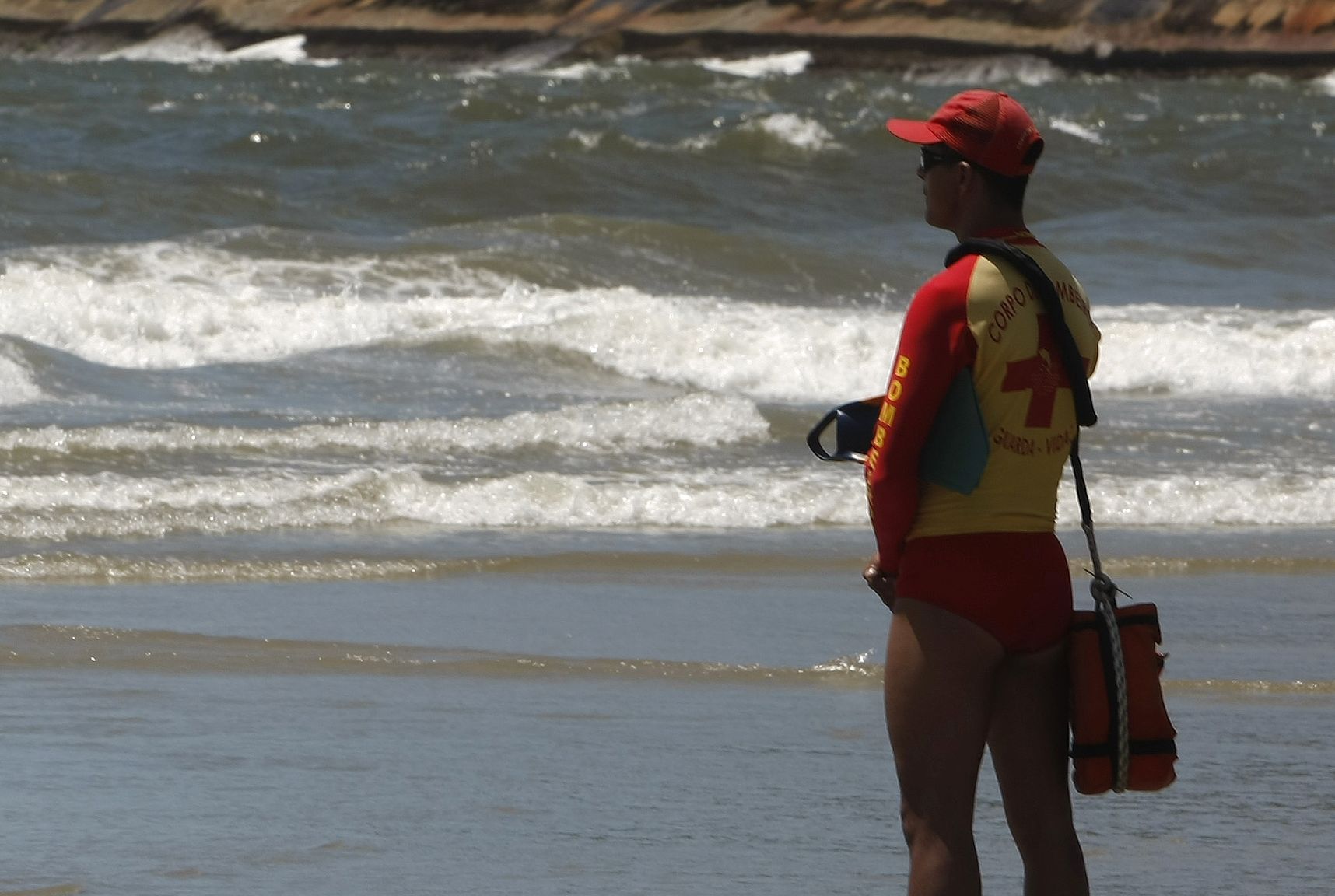 Recomendação do Corpo de Bombeiros é para os veranistas só se banhem onde houver guarda-vidas | Rodolfo Bührer/ Gazeta do Povo