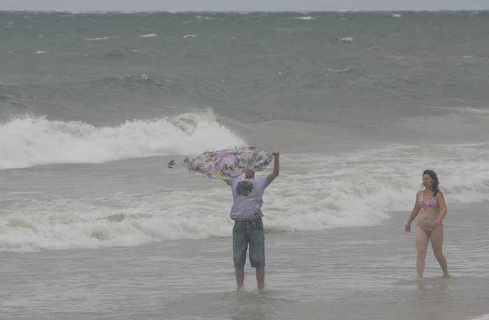 Frente fria trouxe instabilidade ao Litoral e manterá tempo nublado no ano-novo | Jonathan Campos/Gazeta do Povo