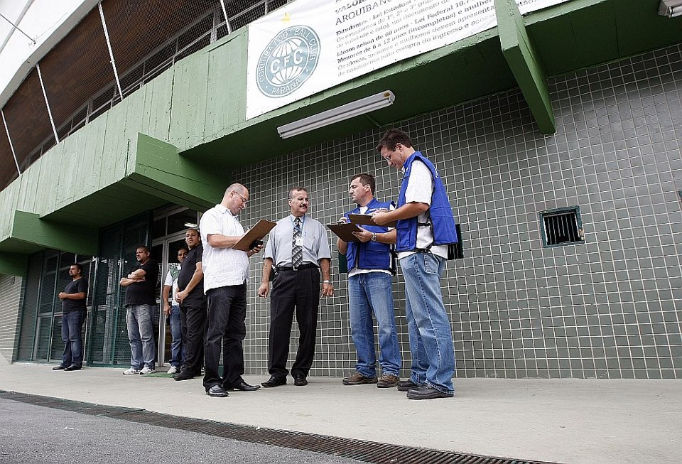 O Couto Pereira foi o primeiro estádio vistoriado em Curitiba para o Campeonato Paranaense de 2010: laudo técnico deve sair nos próximos dias | Rodolfo Bührer/ Gazeta do Povo