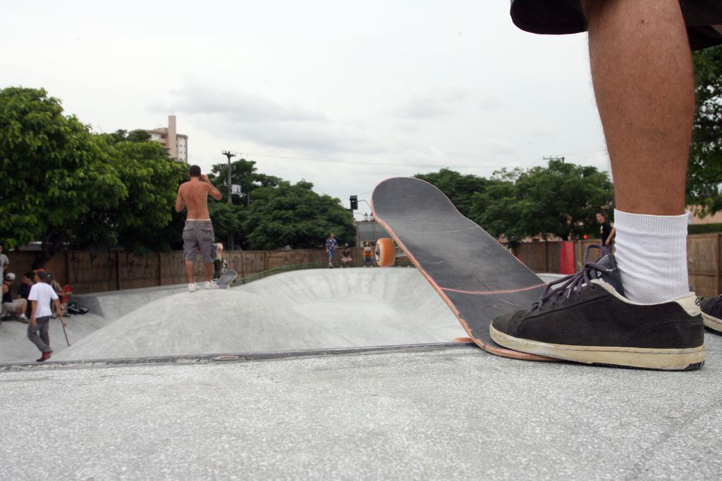 Pista está praticamente pronta e deve ser entregue no dia 19. Skatistas aprovaram a qualidade do novo piso | Hedeson Alves/Gazeta do Povo