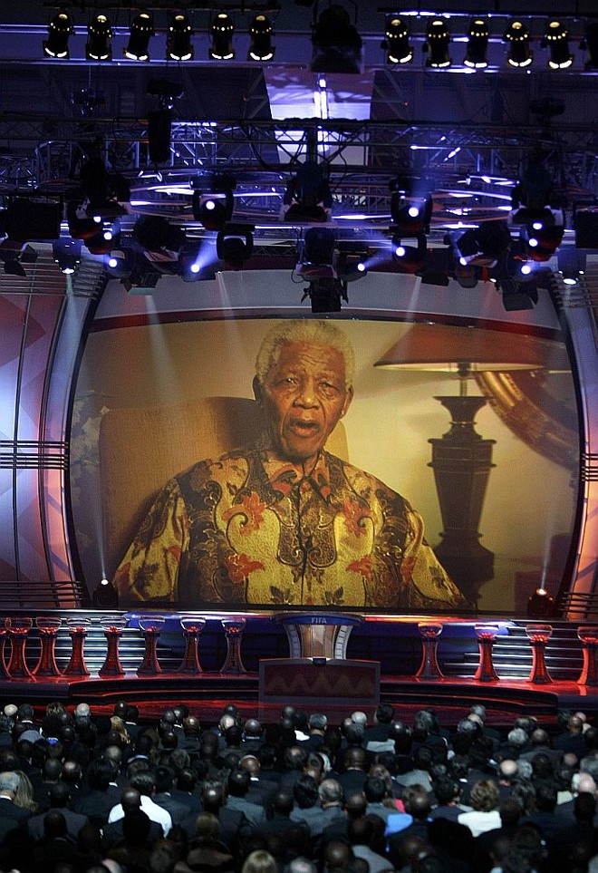 Mandela E Atriz Fazem Aquecimento Do Sorteio gazeta do povo