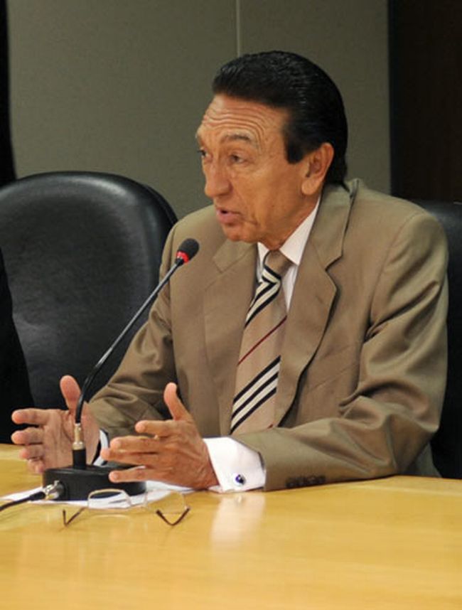 O ministro de Minas e Energia, Edison Lobão, em reunião em novembro para avaliar as causas do apagão | Agência Brasil