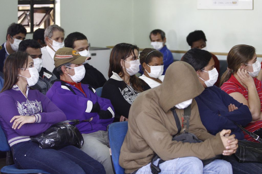 Posto médico lotado em Londrina no auge da gripe A: 59,4% dos paranaenses querem que o novo governador dê atenção para a saúde | Roberto Custódio/Jornal de Londrina