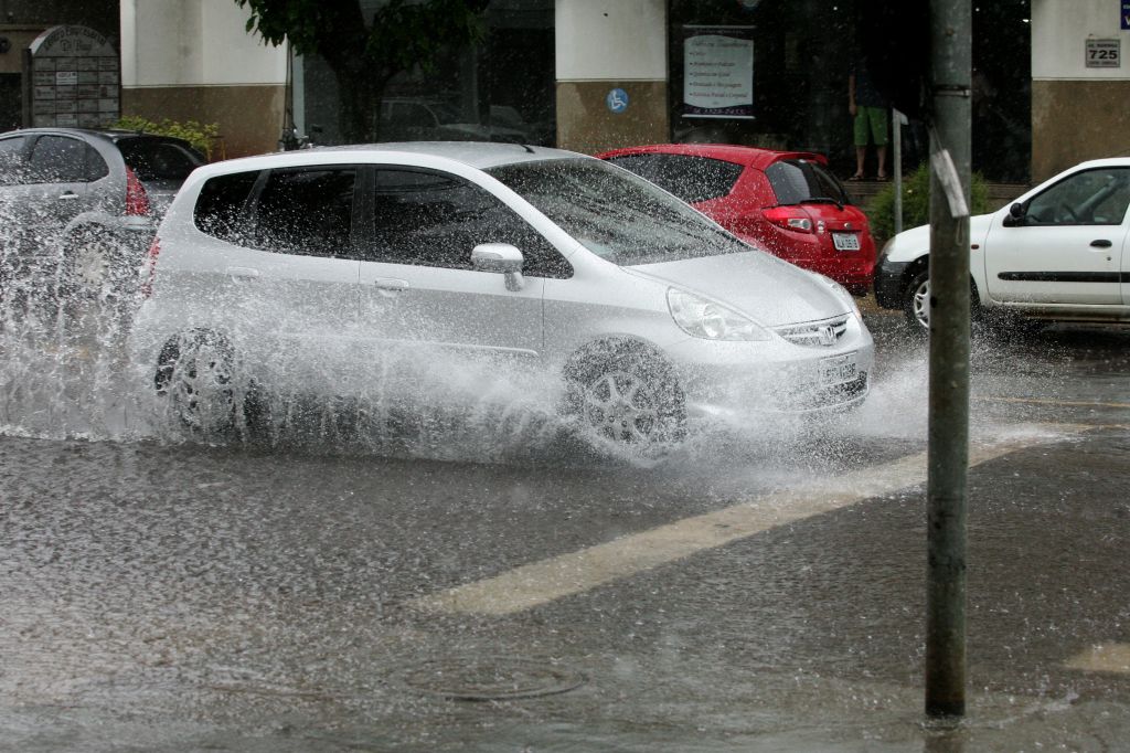 População da região Norte e Noroeste pode aguardar dias quentes e chuvosos, intensificados pelo El Ninõ | Arquivo/Agência de Notícias Gazeta do Povo