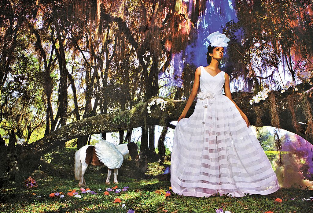 A estilista Karina Kulig acaba de lançar seu novo catálogo, desenvolvido especialmente para noivas. As fotos, assinadas por Antonio Wolff, foram realizadas na fazenda Tamanduá, no interior do Paraná | Antonio Wolff/Reprodução catálogo