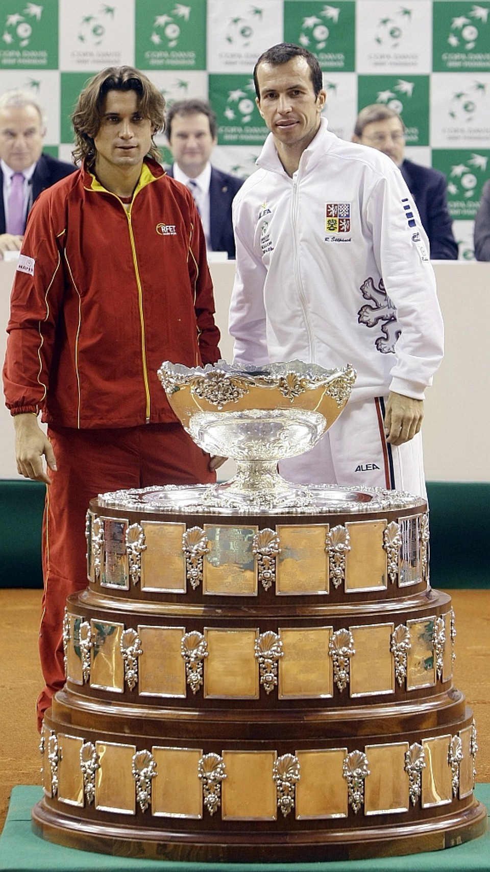 Espanha joga como favorita Nadal e Stepanek, astros das equipes | Albert Gea/reuters