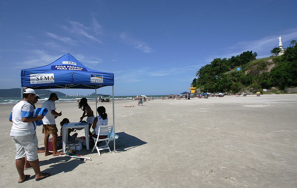 Dos 43 pontos de mar avaliados pelo IAP, 28 estão liberados para banho, conforme o segundo relatório de balneabilidade da temporada | Jonathan Campos/Gazeta do Povo