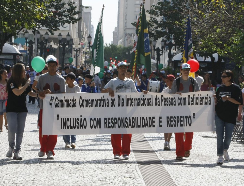 Portadores de deficiência pedem respeito | Aniele Nascimento/Gazeta do Povo