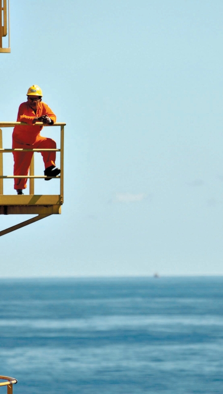 Petroleiro em plataforma da Petrobras: concurso nacional será em março | André Luiz Mello/EFE