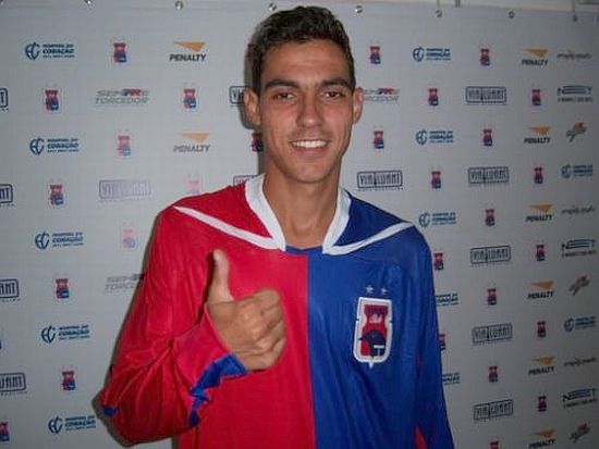 Douglas é o segundo reforço do Paraná para a temporada 2010 | Divulgação / Paraná Clube