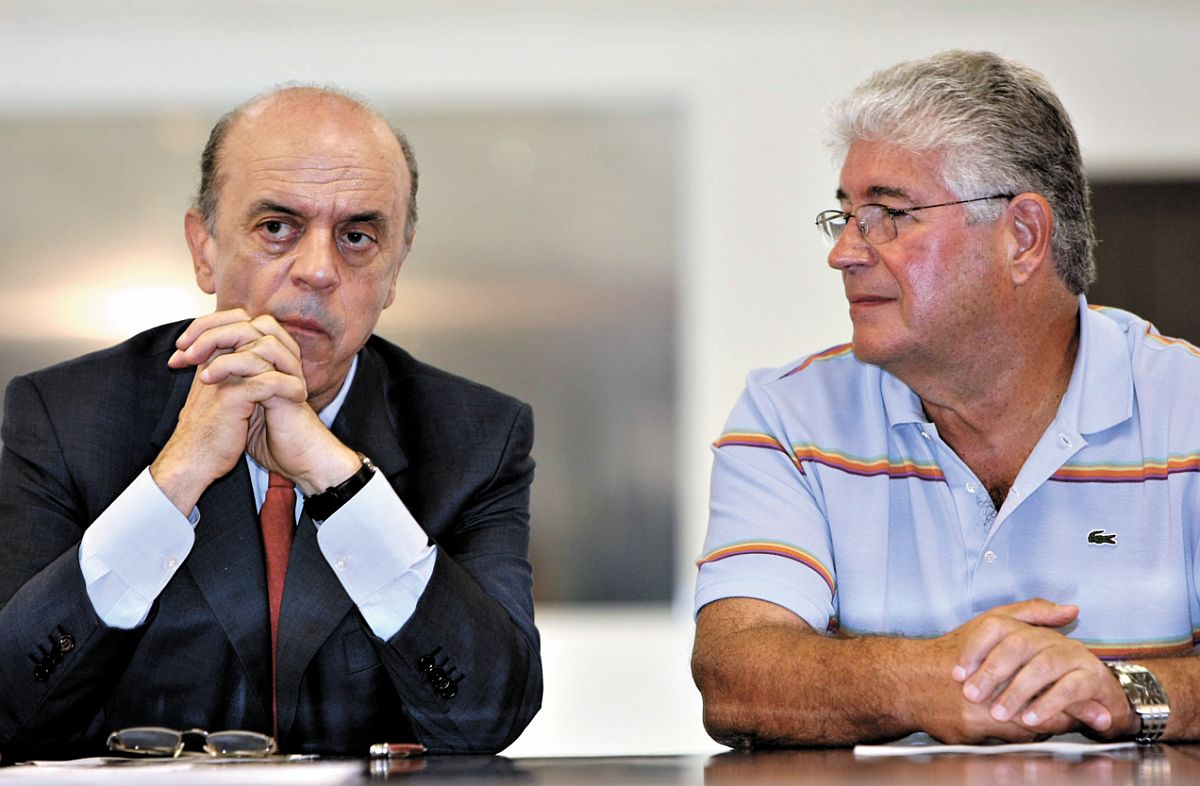 José Serra e Roberto Requião: governador do Paraná rouba 15 pontos do tucano se for o candidato peemedebista à Presidência da República | Hedeson Alves/ Gazeta do Povo