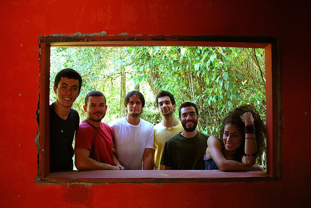 O sexteto Molungo parece da velha guarda de tão consistentes, mas são jovens na interpretação e na mistura | Divulgação