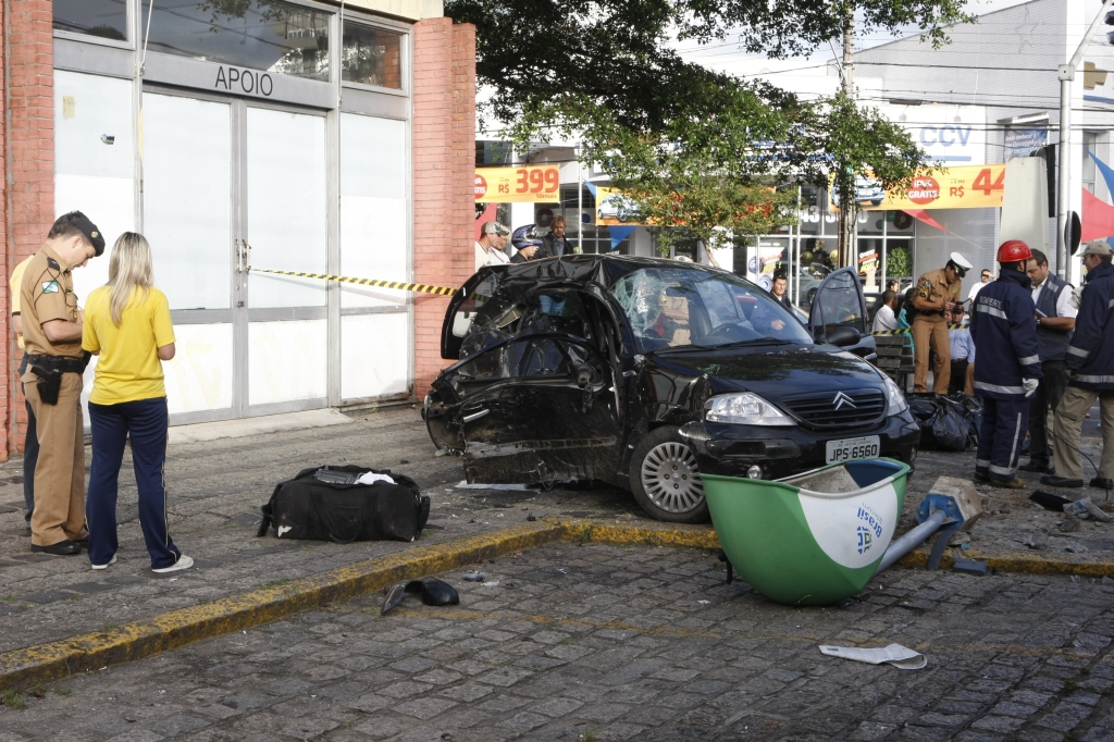 Acidente no Batel: colisão causou quatro mortes e deixou um ferido | Aniele Nascimento/Gazeta do Povo
