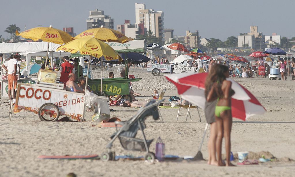 Sol e calor devem predominar durante a semana no Litoral | Jonathan Campos/Gazeta do Povo