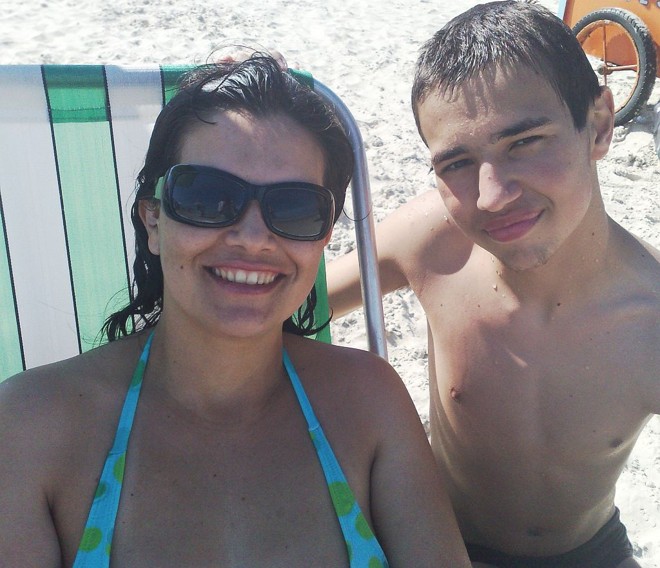 A professora Iara Bordinoski e o filho Lucas: praia até fevereiro |