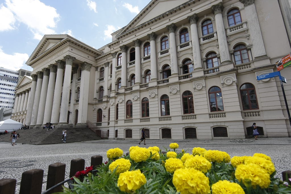 Prédio Histórico da UFPR será reformado e apenas o curso de Direito continuará a funcionando no local | Valterci Santos/Gazeta do Povo