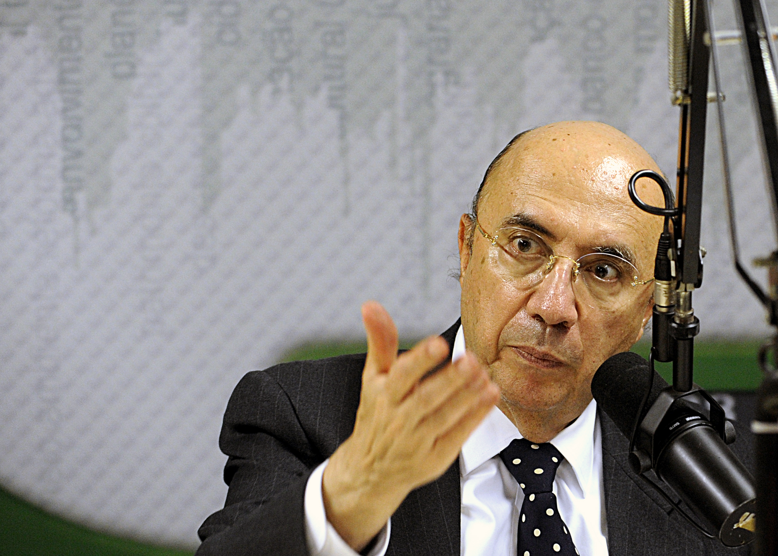 O presidente do Banco Central, Henrique Meirelles, fala a emissoras de rádio, sobre a crise financeira internacional e como o Brasil a superou | Wilson Dias/ABr