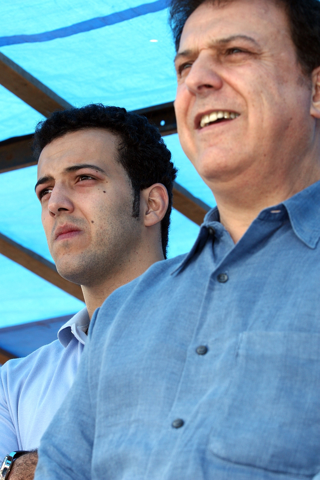 O prefeito de Guarapuava, Ribas Carli (à direita), já carrega o filho Bernardo para os palanques de inaugurações na cidade e nos municípios da região para tentar manter a força política da família | Henry Milleo/ Gazeta do Povo