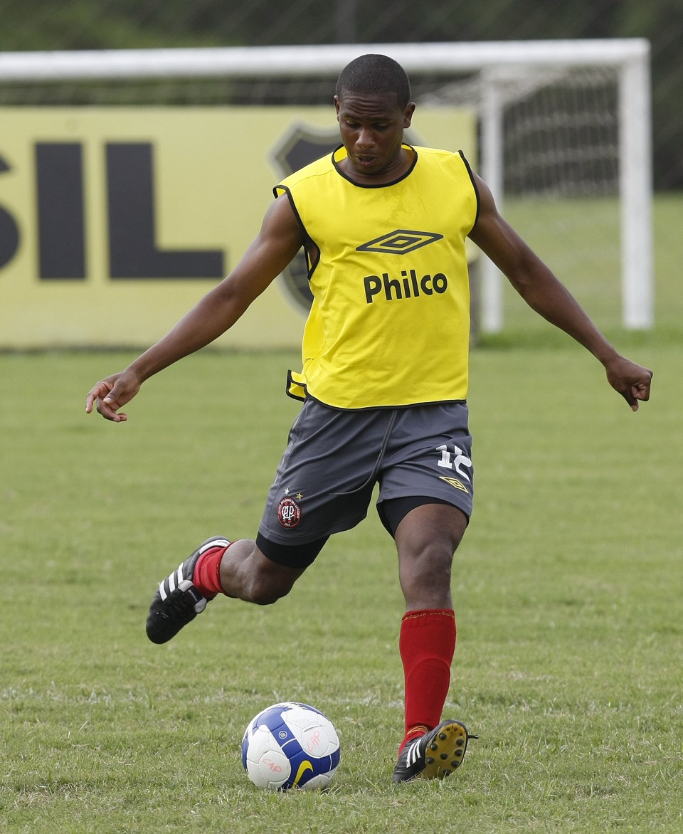 Bom e barato: exemplo do colombiano Valencia pode influenciar na vinda de reforços para o Furacão em 2010 | Valterci Santos / Agência Gazeta do Povo