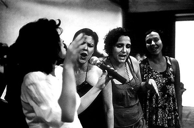 Quatro das cantoras ensaiam o repertório autoral de Hélio Brandão |