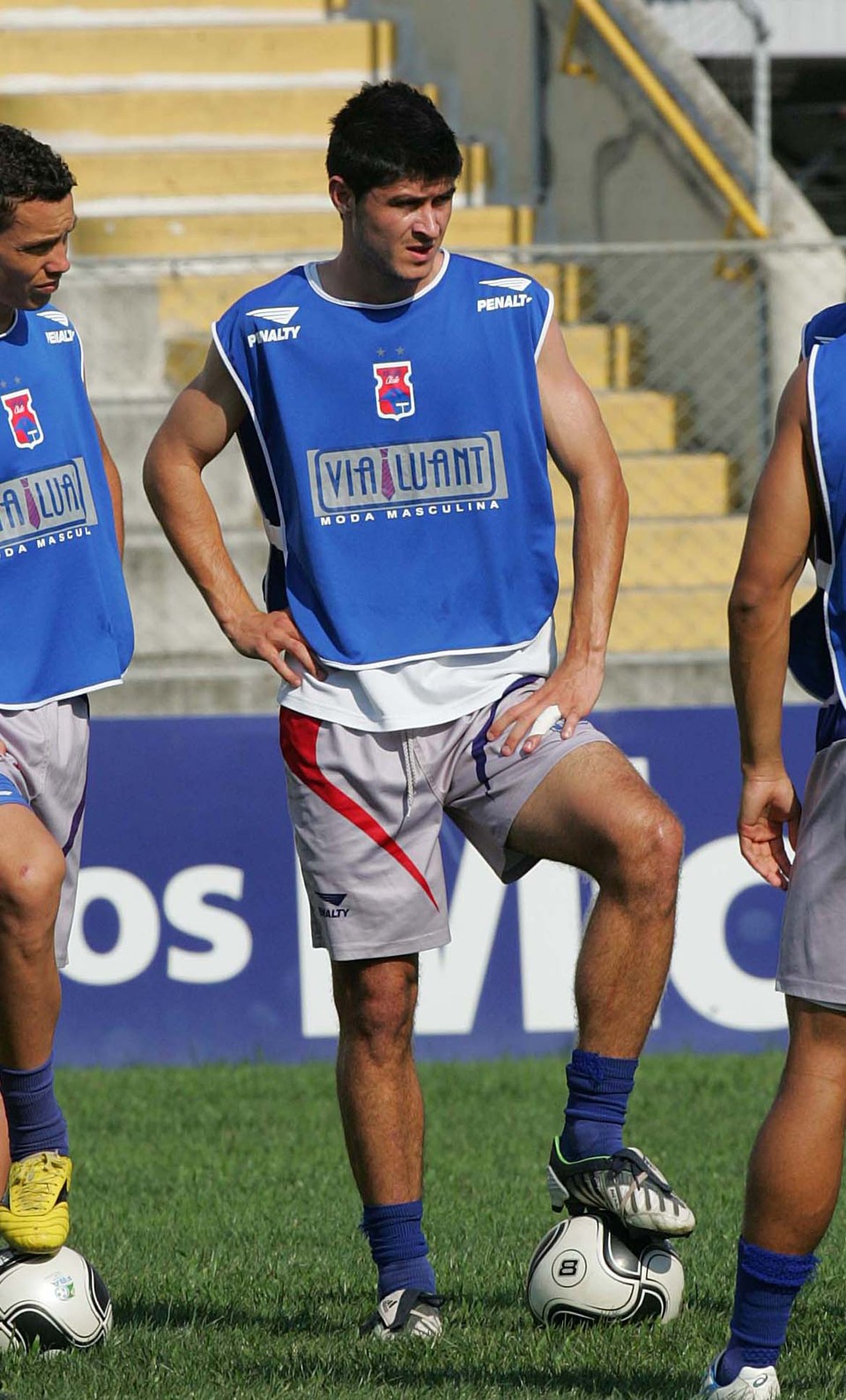 Zagueiro Montoya já negociou contrato novo com o Paraná e só aguarda acerto dos clubes para assinar | Ivonaldo Alexandre / Agência Gazeta do Povo