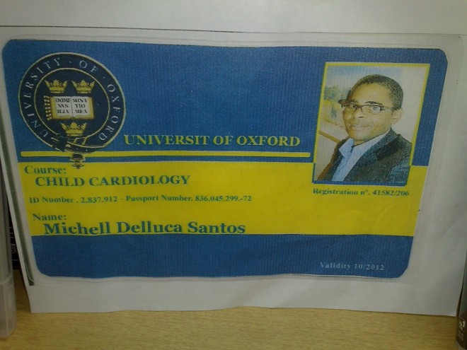 Suposto certificado da Universidade de Oxford, na Inglaterra, que pertenceria ao 