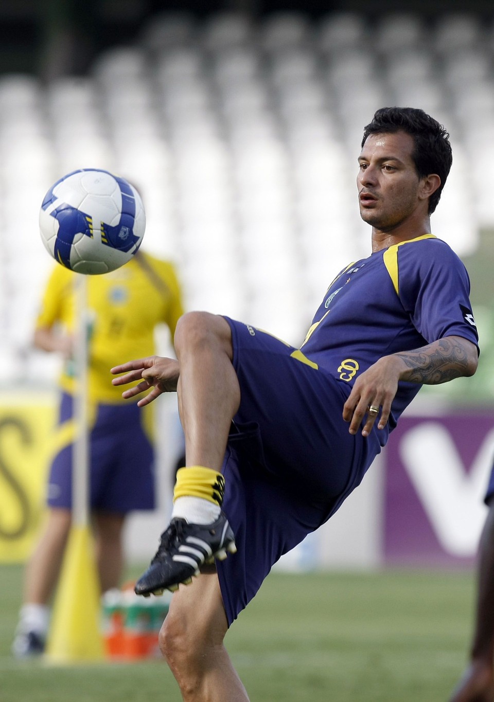 Thiago Gentil é um dos seis jogadores que não ficarão no Coxa para 2010 | Valterci Santos / Gazeta do Povo