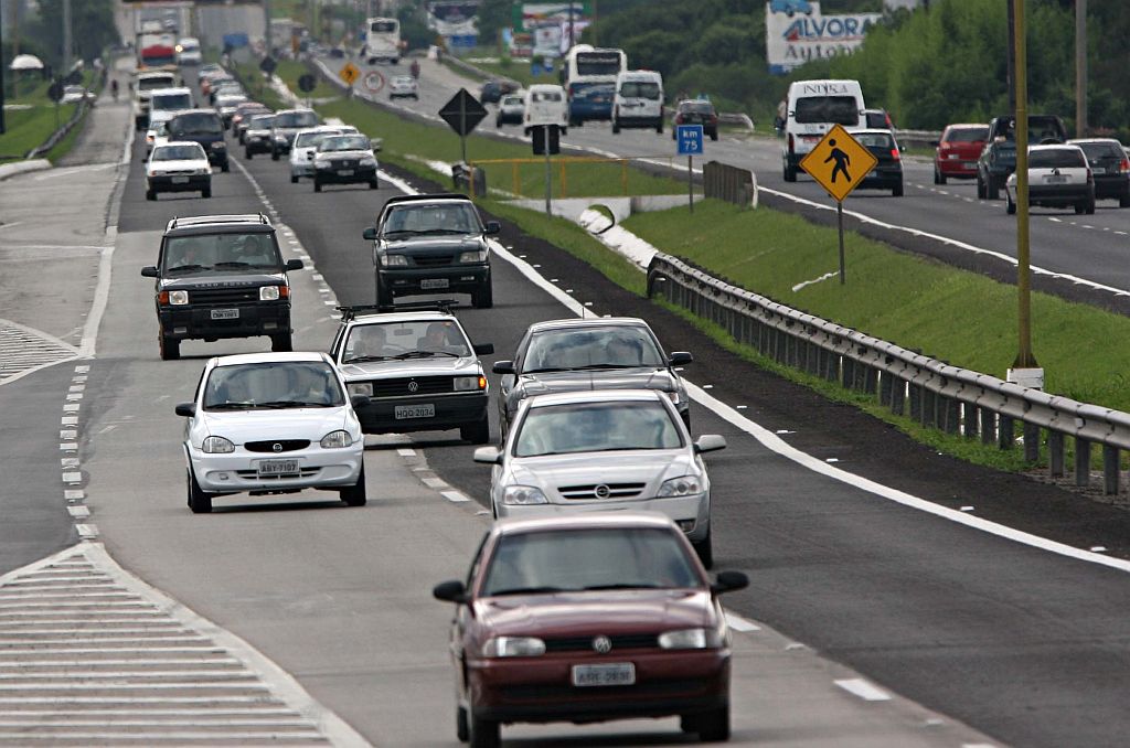 Estradas que levam ao Litoral devem ter fluxo intenso na véspera de Natal | Albari Rosa/Gazeta do Povo