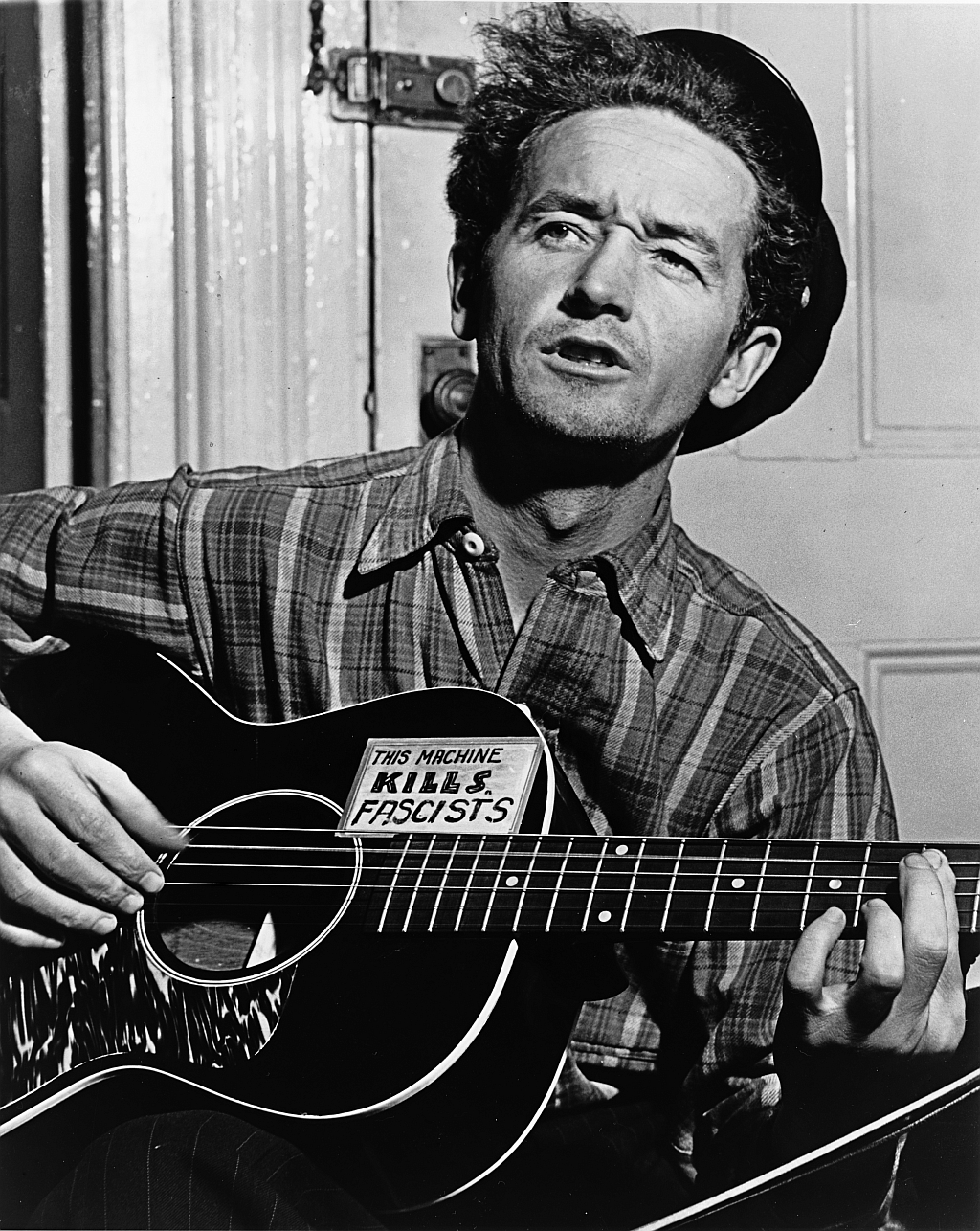 Esta máquina mata fascistas, diz Woody Guthrie, o homem que influenciou meio mundo | Divulgação