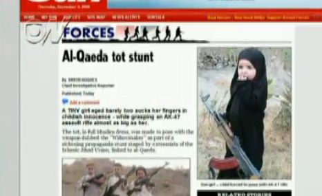 Crianças seguram armas pesadas em suposta propaganda de grupo ligado à Al-Qaeda | Reprodução