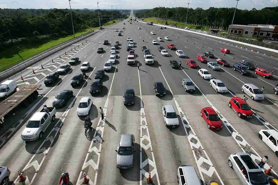 Movimento em direção ao Litoral deve ser o dobro do normal neste domingo | Daniel Castellano/Arquivo Gazeta do Povo