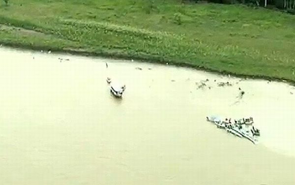 Barco virou e afundou; apenas uma parte não ficou submersa | Reprodução/TV Globo