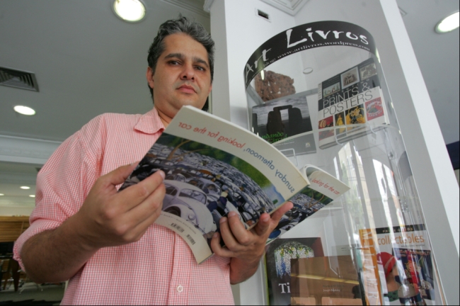 Me interessei (pelo site) porque não me custava nada ter uma vitrine na web, além do que os meus produtos são de um mercado bem específico, então atrairia mais consumidores.
Marcelo Nogueira, que vende livros de arte pela Ninui | Ivonaldo Alexandre/ Gazeta do Povo