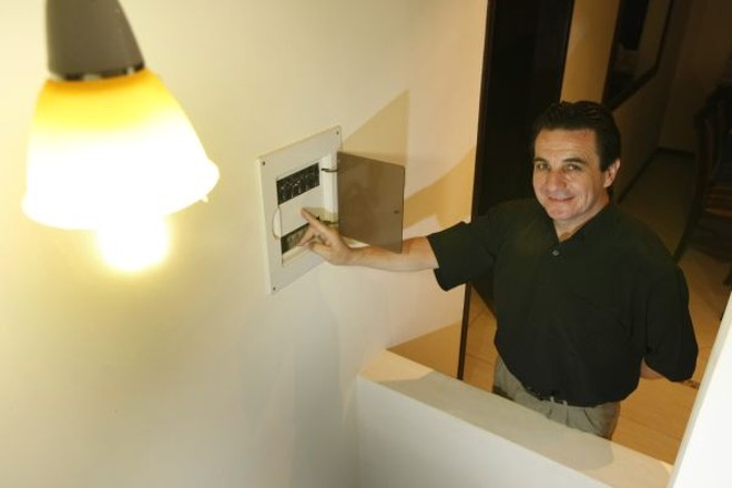 Idelfonso Guibor, empresário, optou por uma instalação trifásica para aumentar a segurança da rede elétrica de sua casa | 