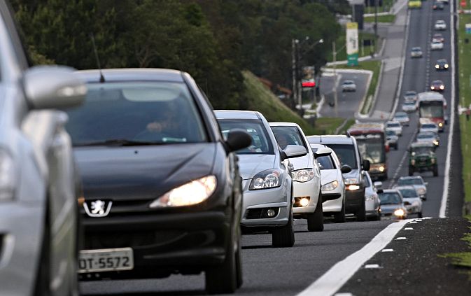 Movimento nas estradas nesta quarta-feira deve ser o dobro do normal | Albari Rosa/Gazeta do Povo