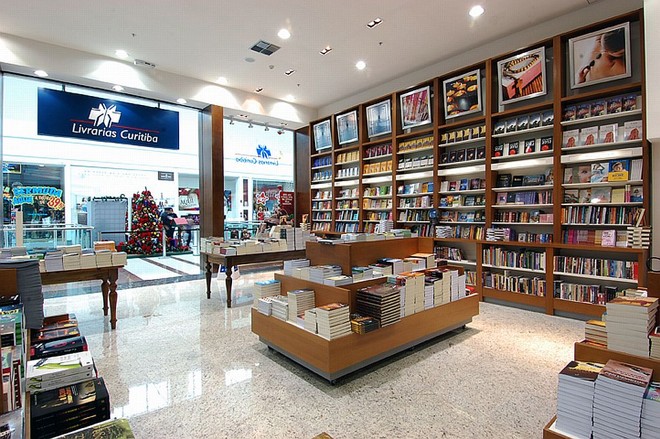 A megastore da Livrarias Curitiba no Shopping São José: acervo de 35 mil livros |
