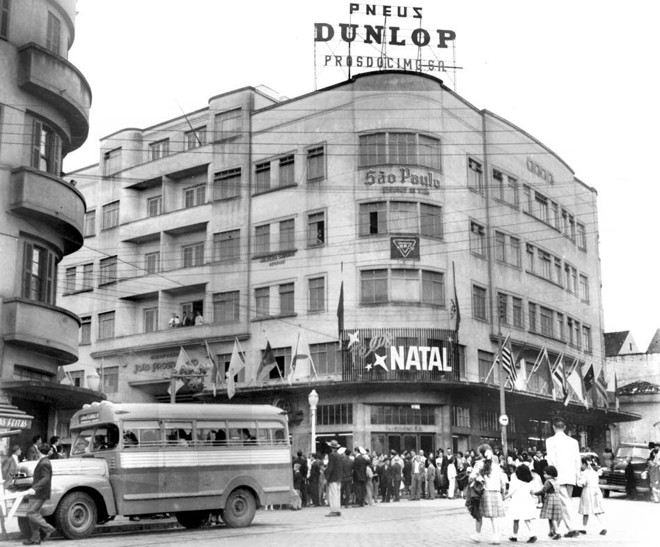 Foto da antiga loja Prosdócimo no Natal de 1953, ano do Centenário do Paraná | 