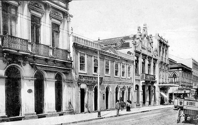 A Rua XV de Novembro entre a Rua Barão do Rio Branco e a Monsenhor Celso, com seus históricos sobrados. Foto de 1914 | 